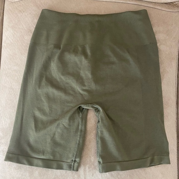 Alphalete Amplify shorts - Picture 4 of 5